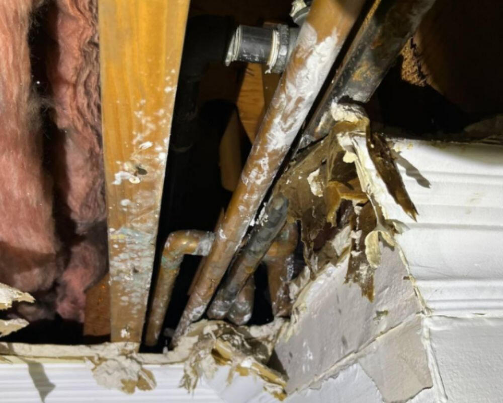 Ceiling Pipe Burst (Water Damage)